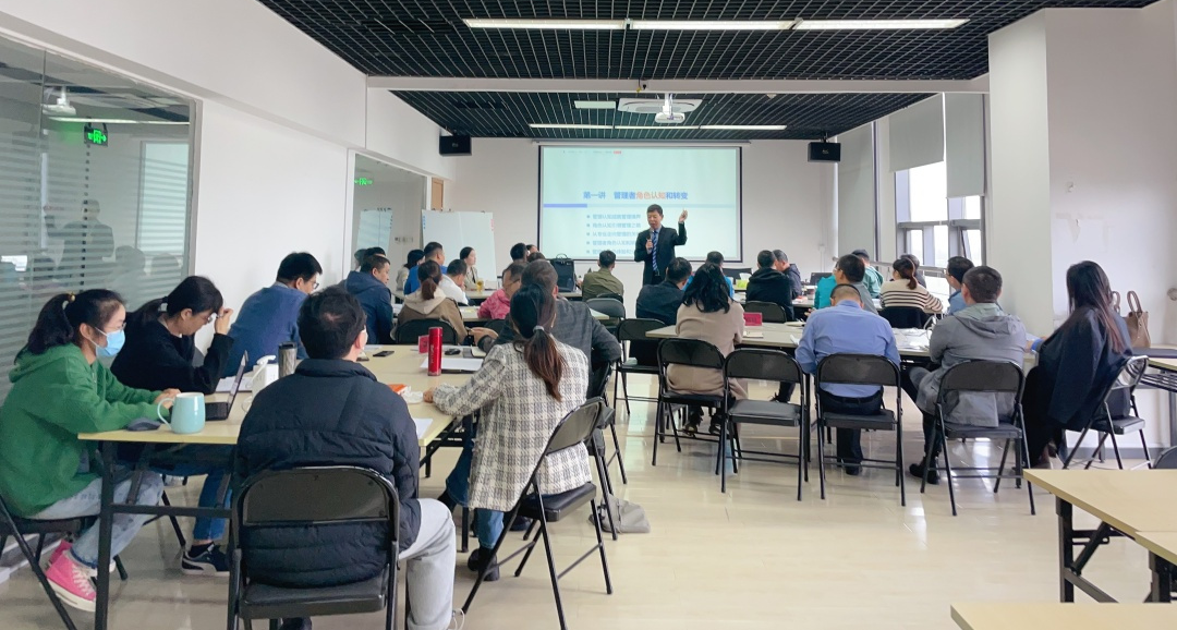 聚势谋远，，，，，惟实励新 | bbin宝盈2023年中高层治理职员培训会圆满竣事